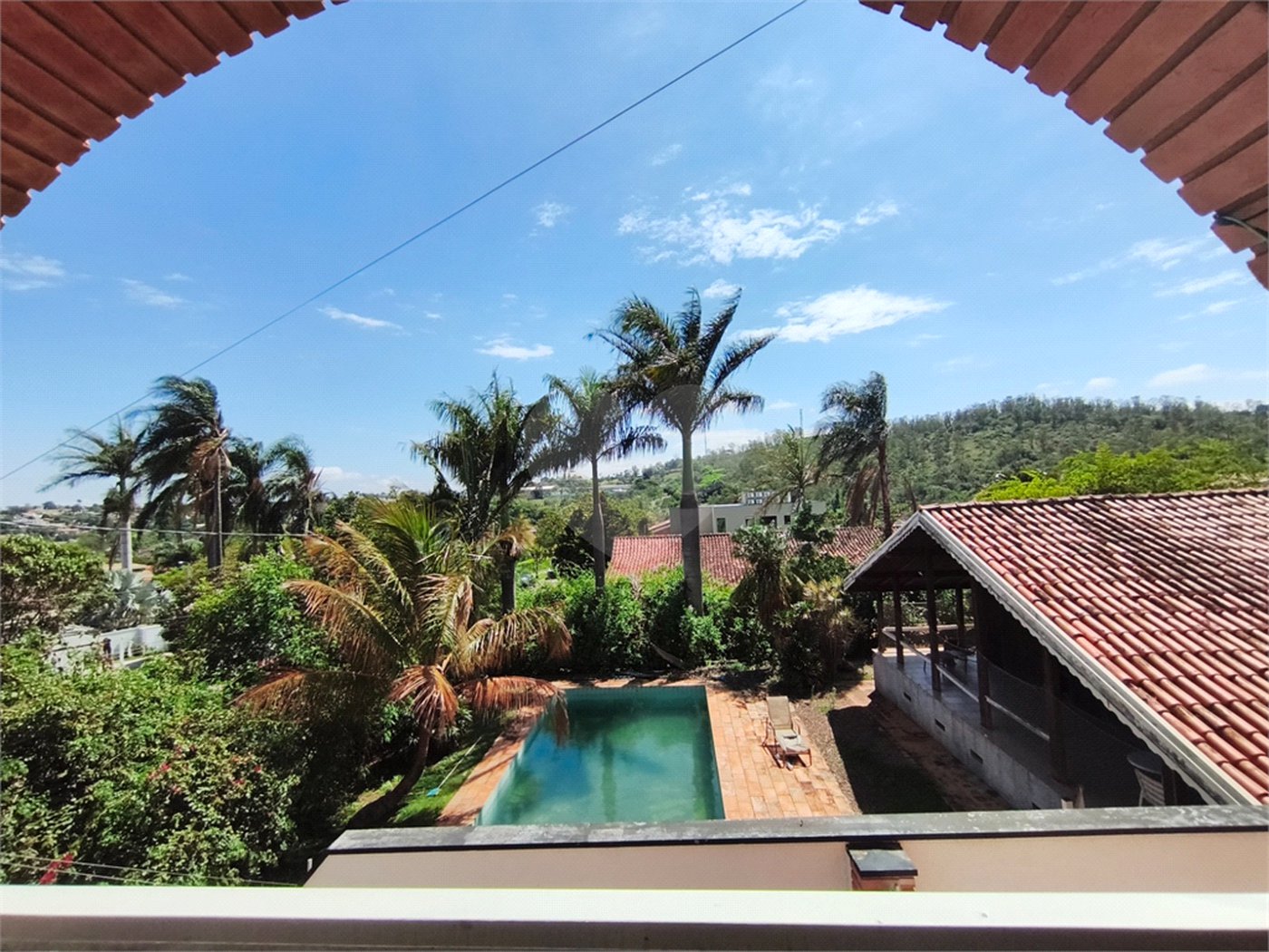 Casa à venda ou para alugar com 3 suítes no condomínio Estância Marambaia, Vinhedo - SP