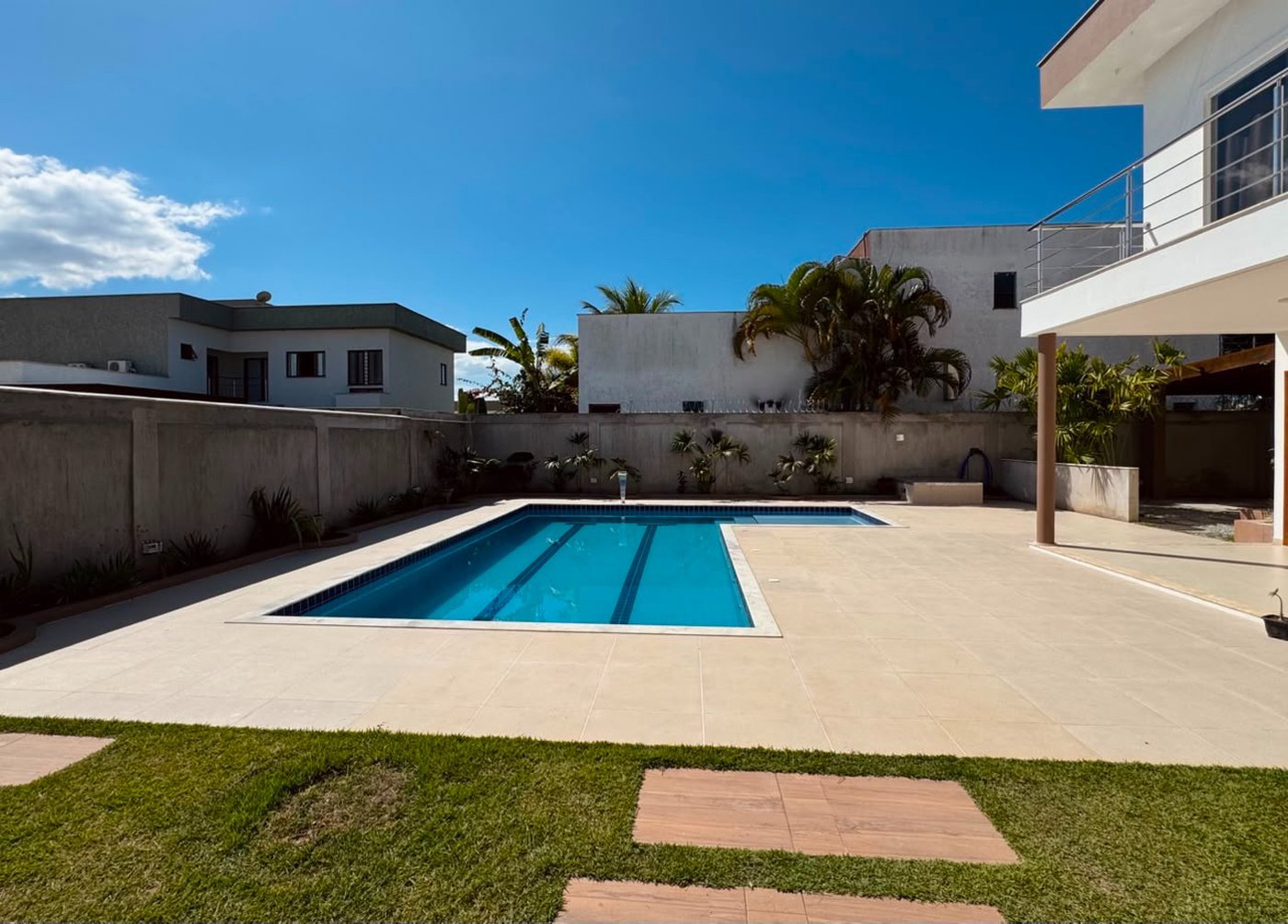 Casa para alugar com 3 suítes, no condomínio Outeiro São Francisco, Porto Seguro - BA