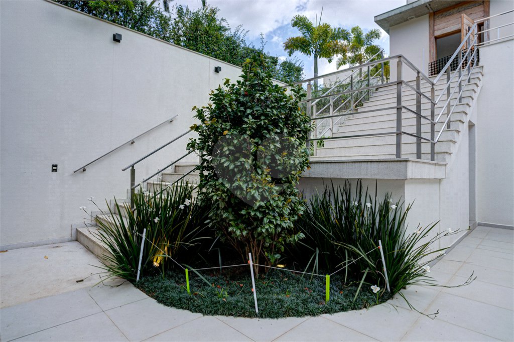 Casa à venda com 5 suítes em Jardim Cordeiro, São Paulo, SP