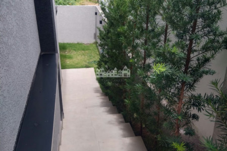 Sobrado à venda ou para alugar com 3 suítes em Jardim do Lago, Atibaia, SP
