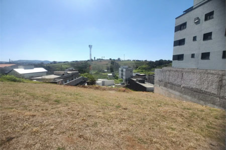 Terreno em Atibaia com 195 metros, pronto para construir, ao lado de supermercado e diversos comércios