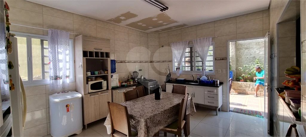 Casa à venda com 3 quartos, sendo 1 suíte, no condomínio Chácaras do Lago, Vinhedo - SP