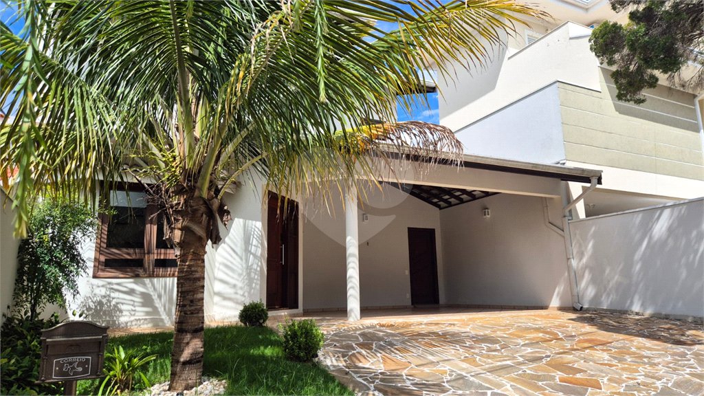 Casa à venda com 4 quartos, sendo 2 suítes, no condomínio Residencial Grape Village, Vinhedo - SP