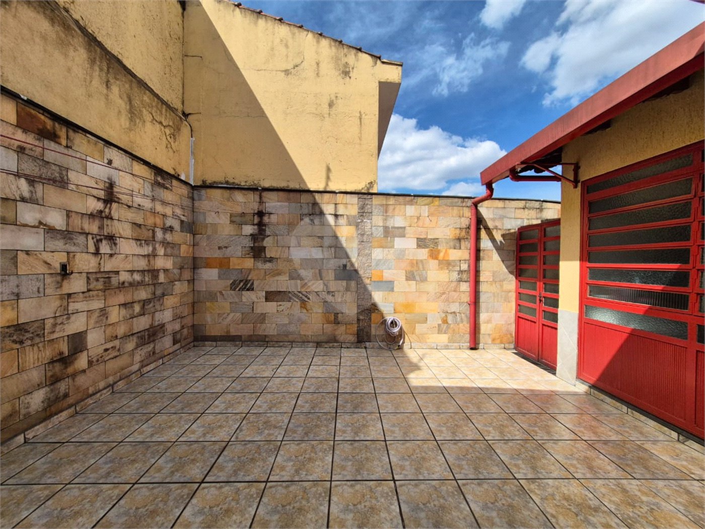 Casa à venda com 3 quartos, sendo 1 suíte, em Parque São Domingos, São Paulo, SP