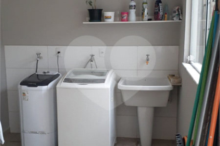 Sobrado à venda com 3 quartos, sendo 1 suíte,  no Centro, Elias Fausto, SP