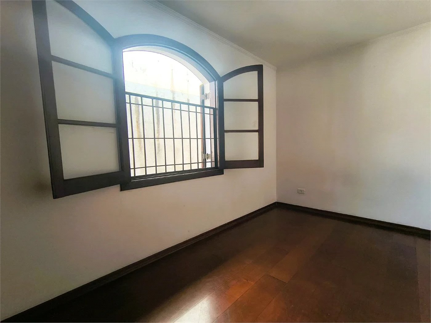 Sobrado à venda com 3 quartos, sendo 1 suíte,  em Jardim Esmeralda, São Paulo, SP