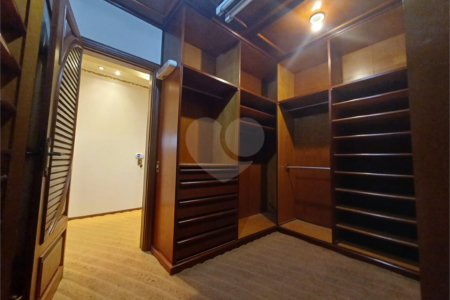 Casa à venda com 6 suítes no condomínio Portal da Raposo, Sorocaba - SP