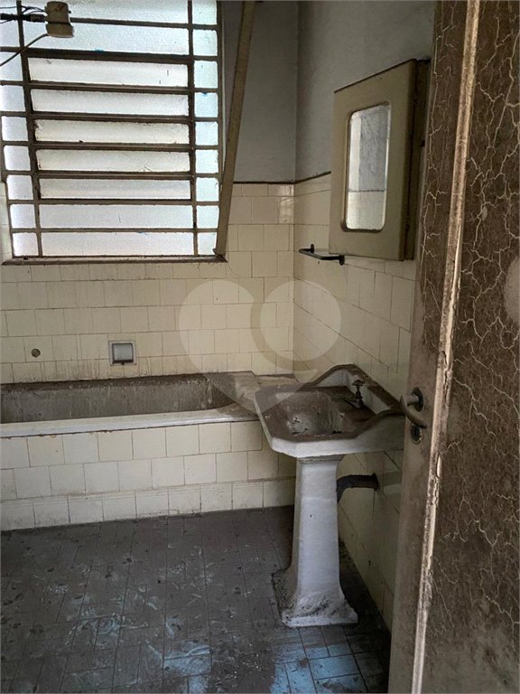 Casa à venda com 3 quartos, sendo 1 suíte, em Indianópolis, São Paulo, SP