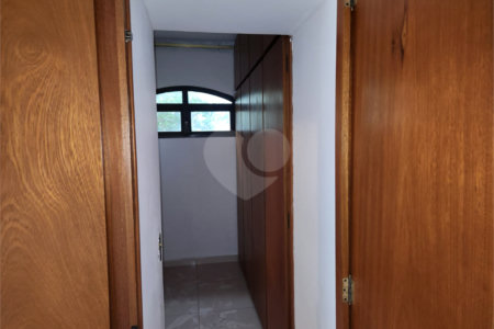 Sobrado à venda ou para alugar com 4 quartos, sendo 2 suítes, no Centro, Araraquara, SP