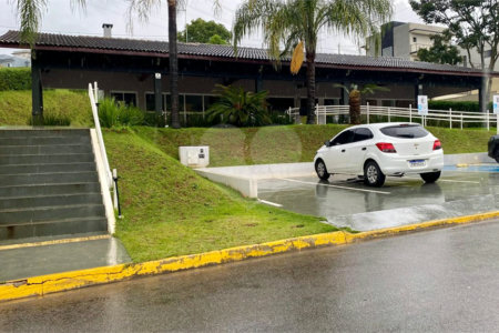 Casa à venda ou para alugar com 3 suítes no condomínio Villa Real, Bragança Paulista - SP