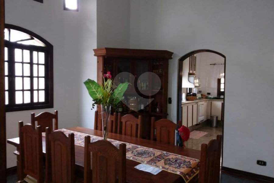 Casa à venda com 4 quartos, sendo 1 suíte, no condomínio Parque Imperial da Cantareira, Mairiporã - SP