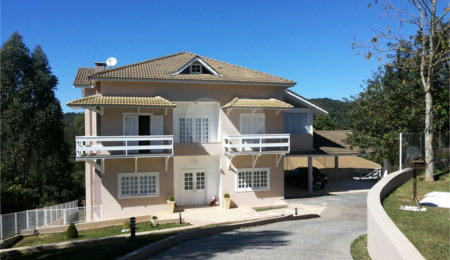 Casa à venda com 4 suítes no condomínio Suíça da Cantareira, Mairiporã - SP
