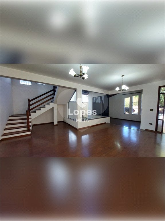 Casa à venda com 3 quartos, sendo 1 suíte, no condomínio Eldourado, São José dos Campos - SP