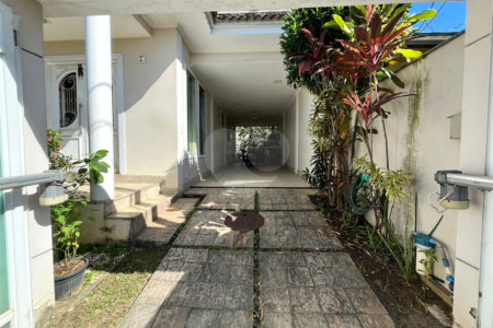 Casa à venda com 3 quartos, sendo 2 suítes, no condomínio Laura Serra, Rio de Janeiro - RJ