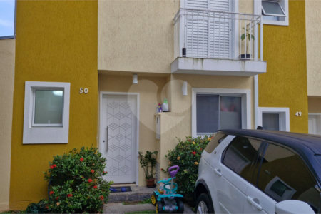Casa à venda com 3 quartos, sendo 1 suíte,  no condomínio Moradas do Horto, São Paulo - SP
