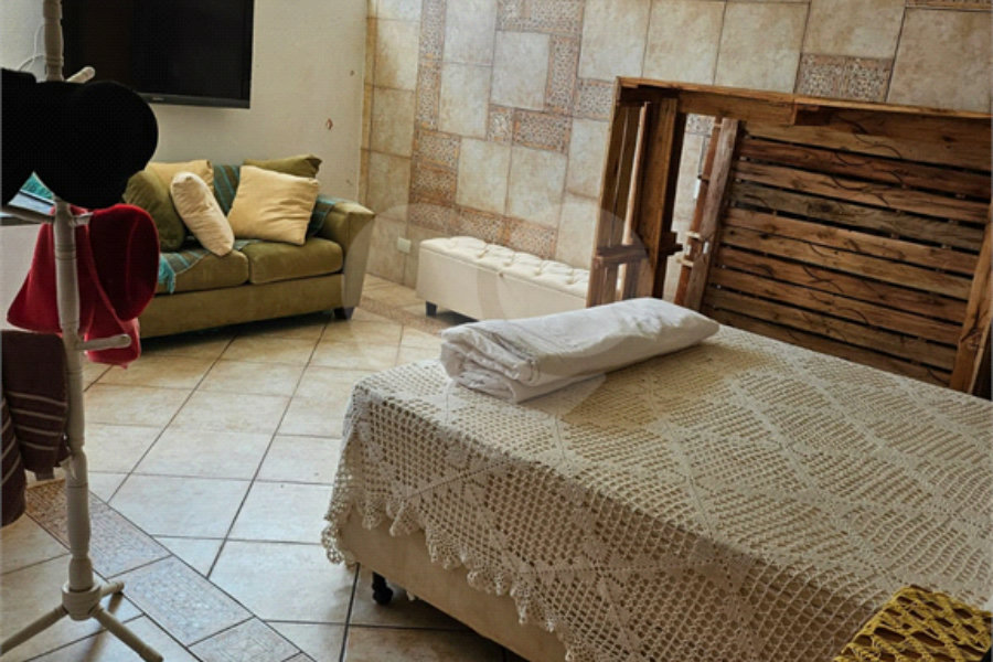 Casa à venda com 4 quartos, sendo 3 suítes, no condomínio Residncial Euroville, Carapicuíba - SP