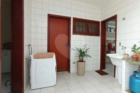 Casa à venda com 5 quartos, sendo 1 suíte, no condomínio Constantino Mattucci, Sorocaba - SP