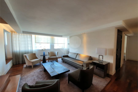 Apartamento à venda com 3 quartos, sendo 2 suítes, em Alto da Boa Vista, São Paulo, SP