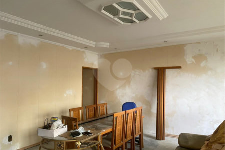 Casa à venda com 5 quartos, sendo 3 suítes, em Vila Rosália, Guarulhos, SP