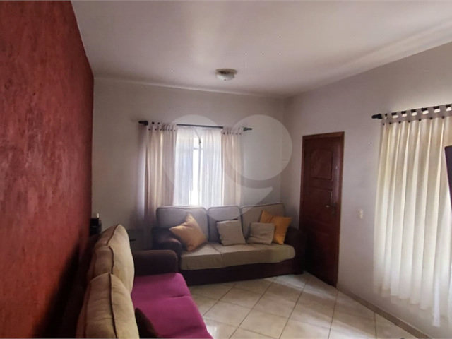 Sobrado à venda com 3 quartos, sendo 1 suíte,  em Vila Sabrina, São Paulo, SP