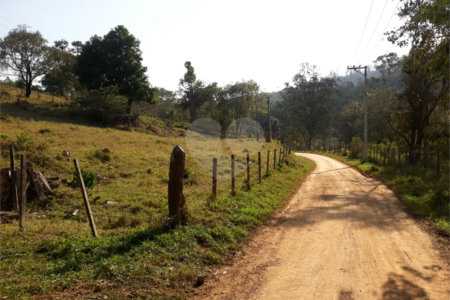Sítio à venda com 3 quartos em Bairro do Cambará, São Roque, SP