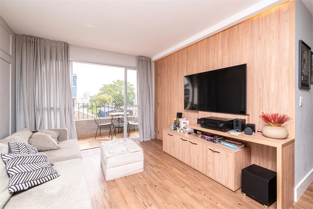 Apartamento à venda com 3 quartos, sendo 1 suíte,  em Vila Madalena, São Paulo, SP