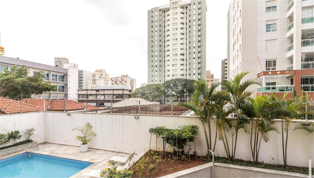 Apartamento à venda com 4 quartos, sendo 2 suítes,  em Aclimação, São Paulo, SP