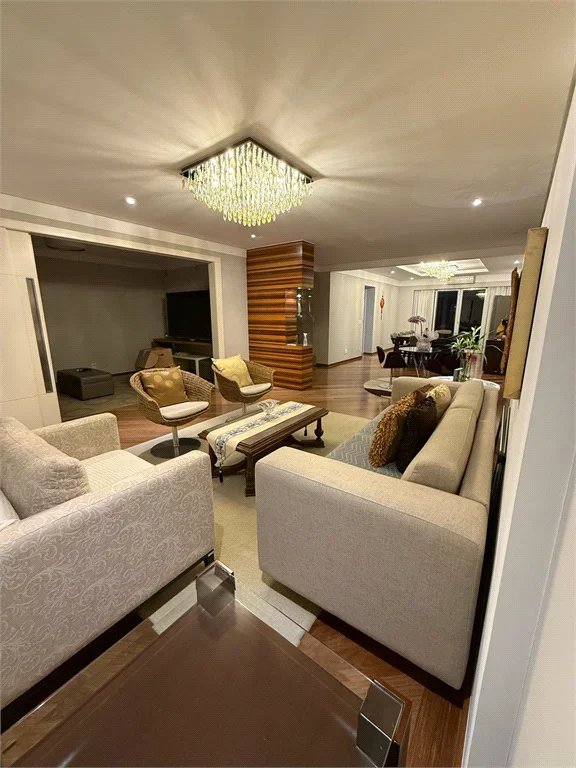 Casa à venda com 4 suítes no condomínio East Village, São Paulo - SP