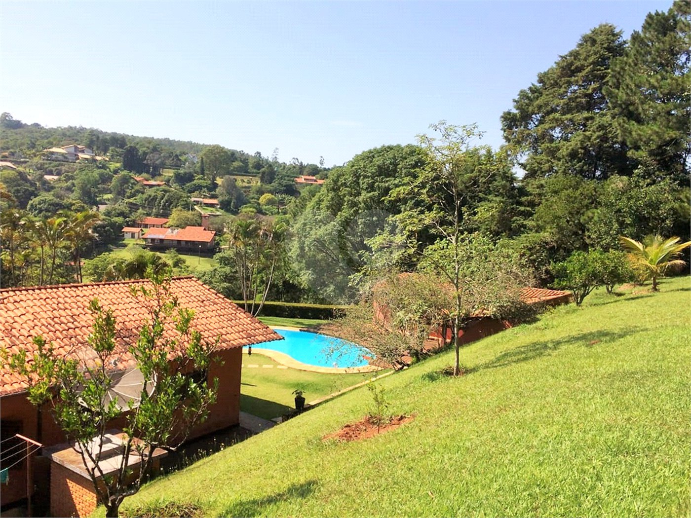 Casa em condomínio à venda ou para alugar com 4 quartos, sendo 2 suítes, em Caixa D´água, Vinhedo, SP