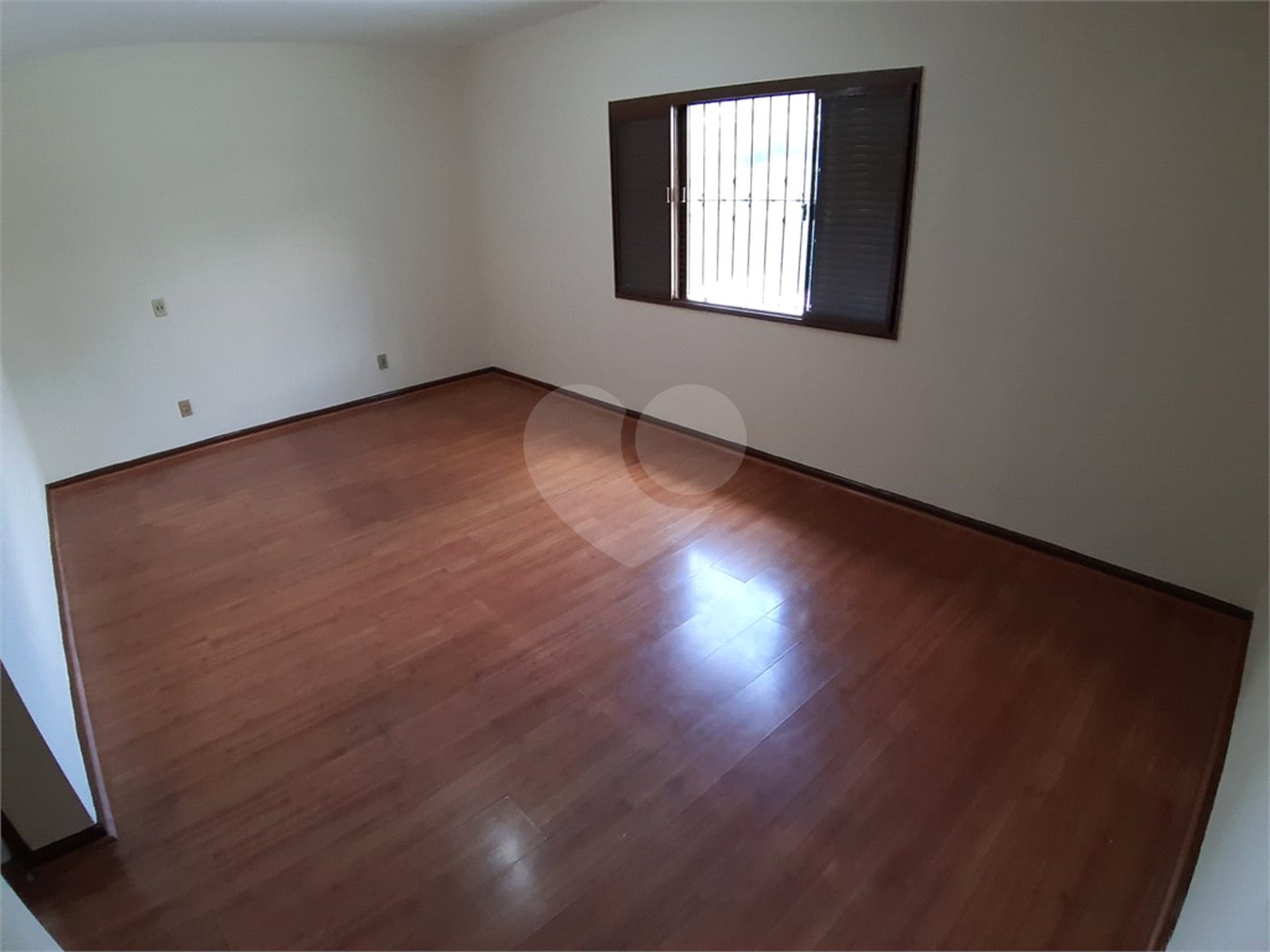 Sobrado à venda com 4 quartos, sendo 1 suíte, em Vila Gomes, São Paulo, SP