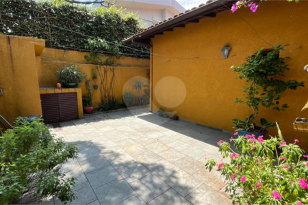 Casa à venda com 4 quartos, sendo 2 suítes, em Lar São Paulo, São Paulo, SP