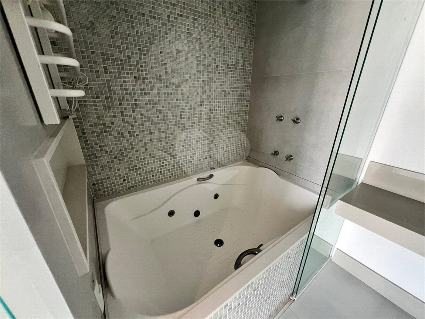 Apartamento à venda com 2 suítes em Indianópolis, São Paulo, SP