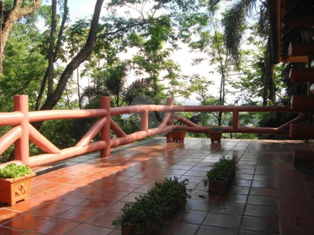 Casa à venda com 3 quartos, sendo 2 suítes,  no condomínio Jardim Ibiratiba, São Paulo - SP