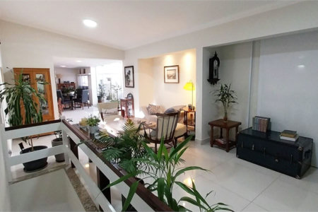 Cobertura à venda com 4 quartos, sendo 2 suítes,  em Vila Embaré, Valinhos, SP