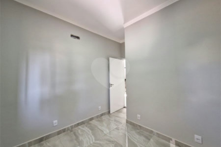 Casa à venda com 2 quartos, sendo 1 suíte, no condomínio Residencial Jardim, Sorocaba - SP