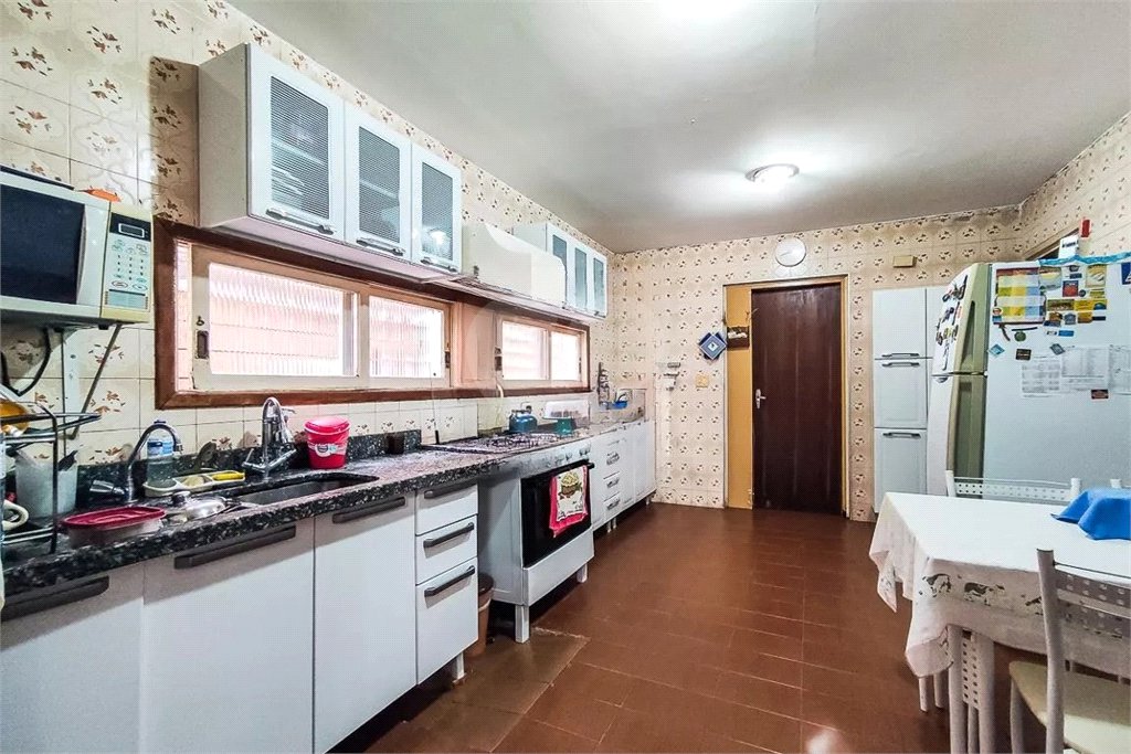 Sobrado à venda com 4 quartos, sendo 2 suítes,  em Jardim Morumbi, São Paulo, SP