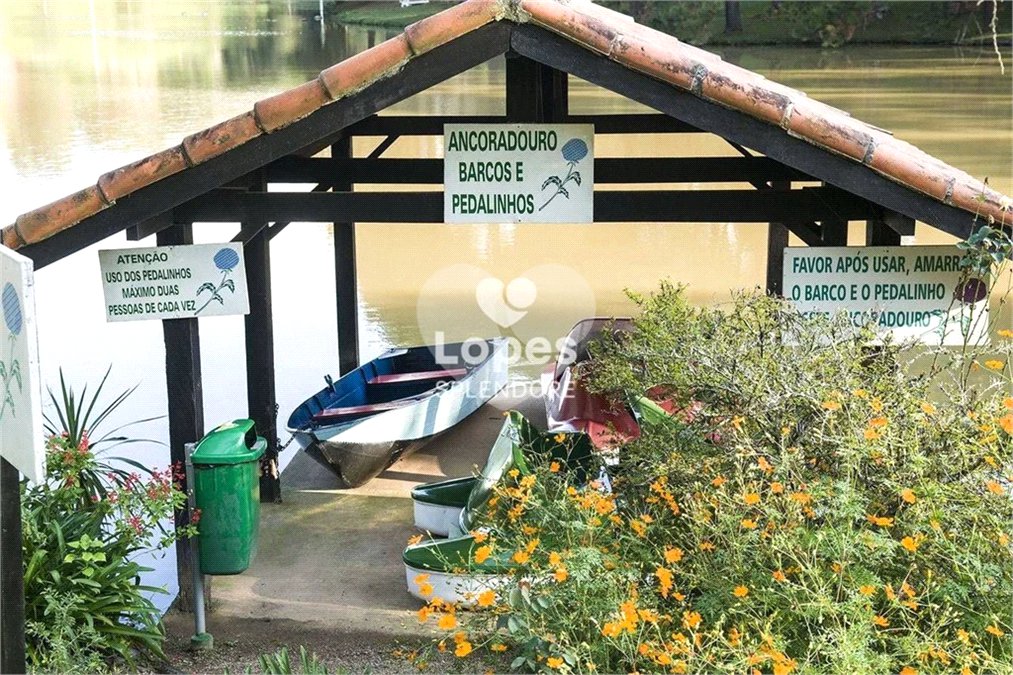 Casa à venda com 4 quartos, sendo 1 suíte,  no condomínio Sítio das Hortências, São Roque - SP