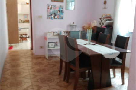 Sobrado à venda com 4 quartos, sendo 1 suíte, em Jardim Marisa, São Paulo, SP