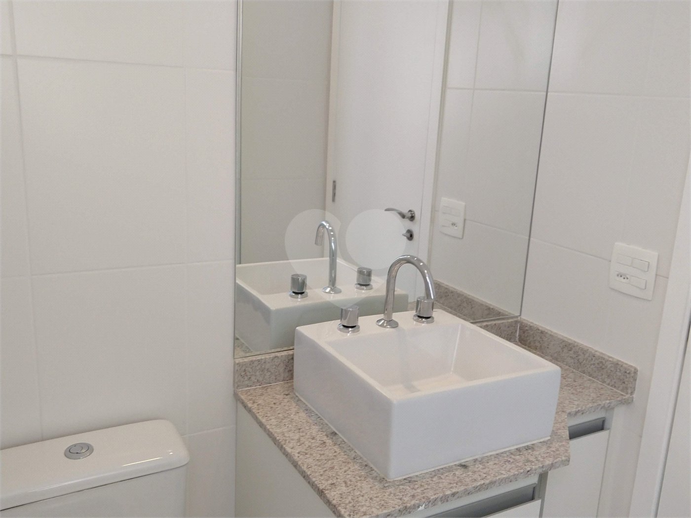 Apartamento à venda com 3 suítes em Vila Anastácio, São Paulo, SP