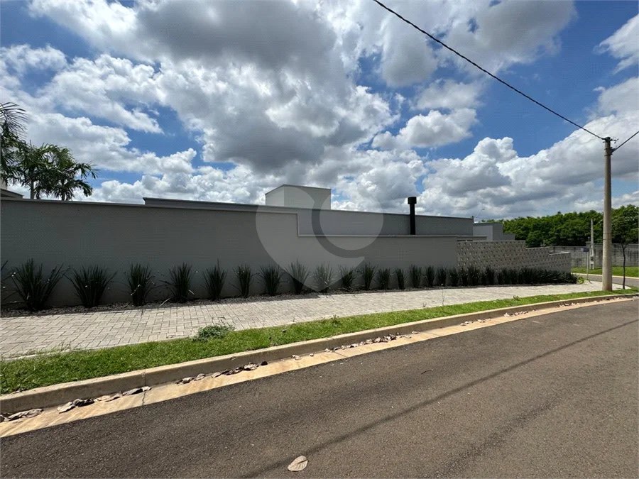 Casa térrea com 3 suítes á venda no Damha 2 de Piracicaba - SP.