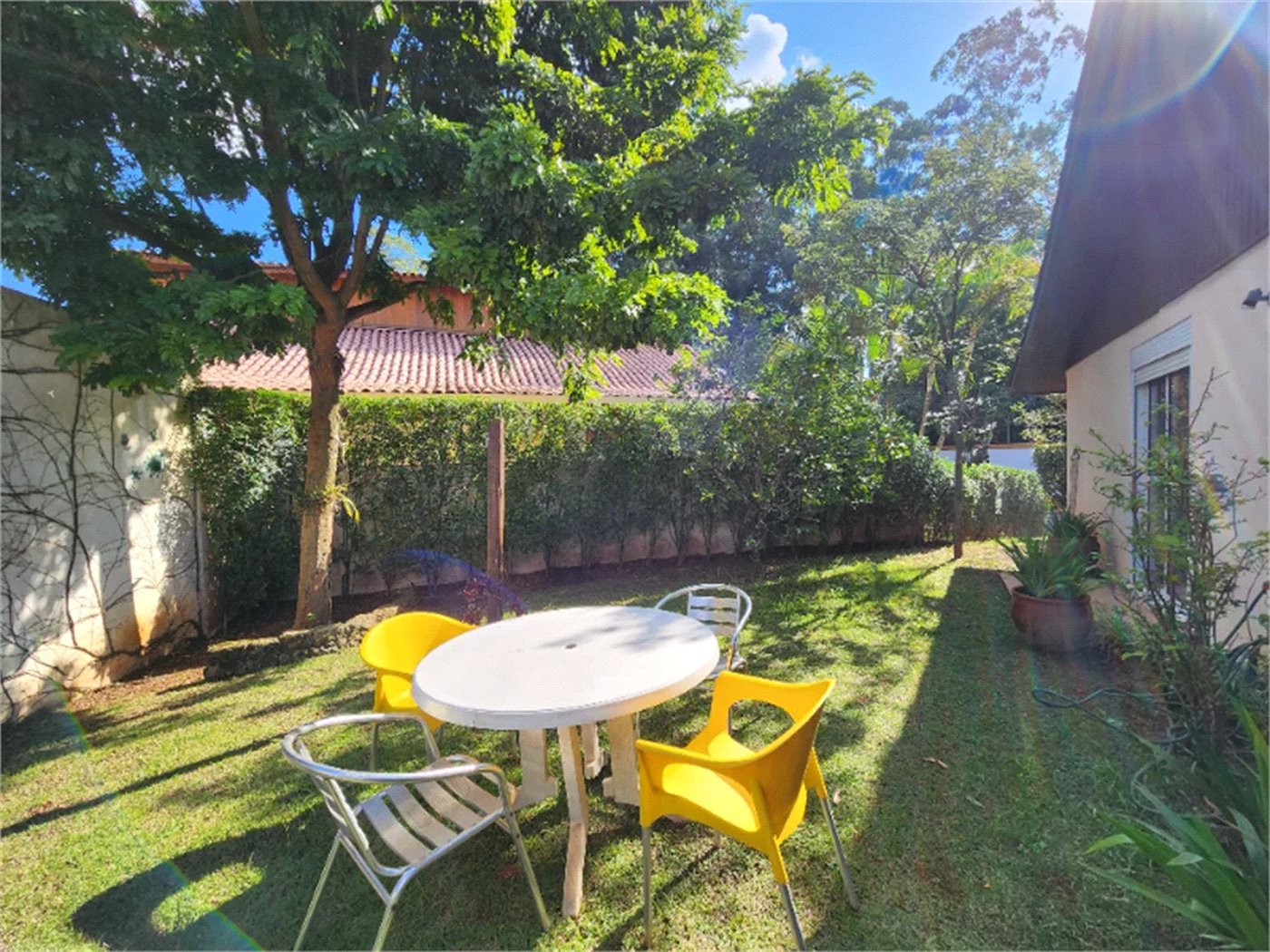 Casa à venda com 4 quartos, sendo 2 suítes, no condomínio Vila Nova de Gaia, São Paulo - SP