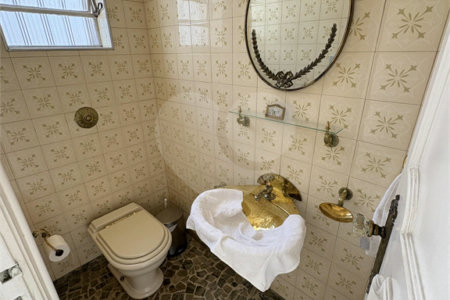 Sobrado à venda com 6 quartos, sendo 1 suíte, em Vila Nova Conceição, São Paulo, SP