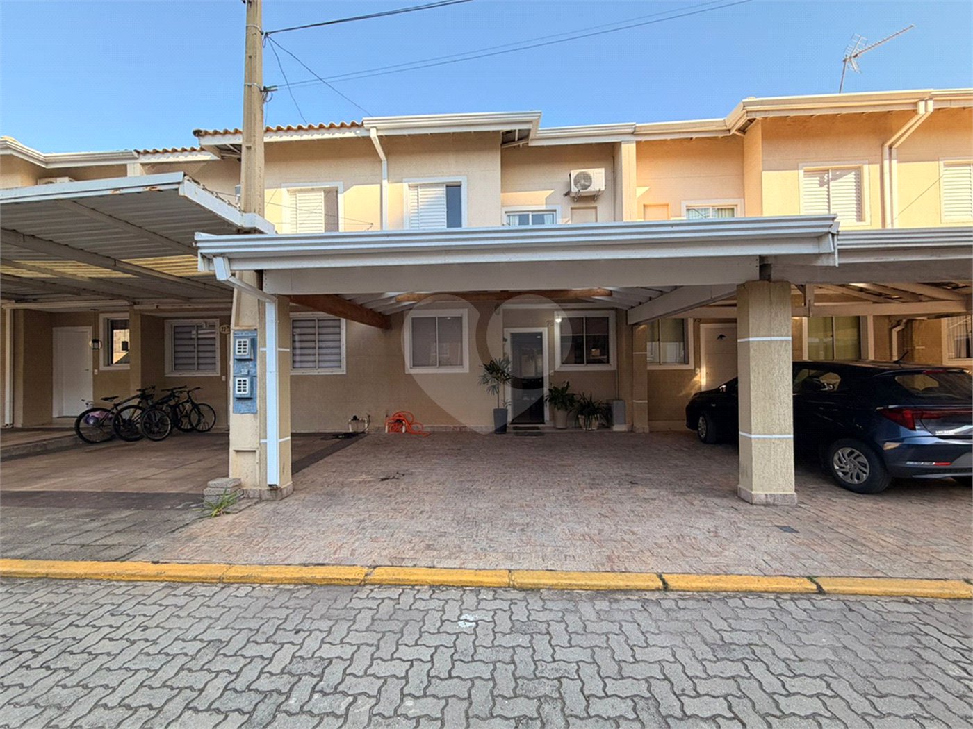 Casa à venda com 3 quartos, sendo 1 suíte, no condomínio Village Sarriá, Sorocaba - SP