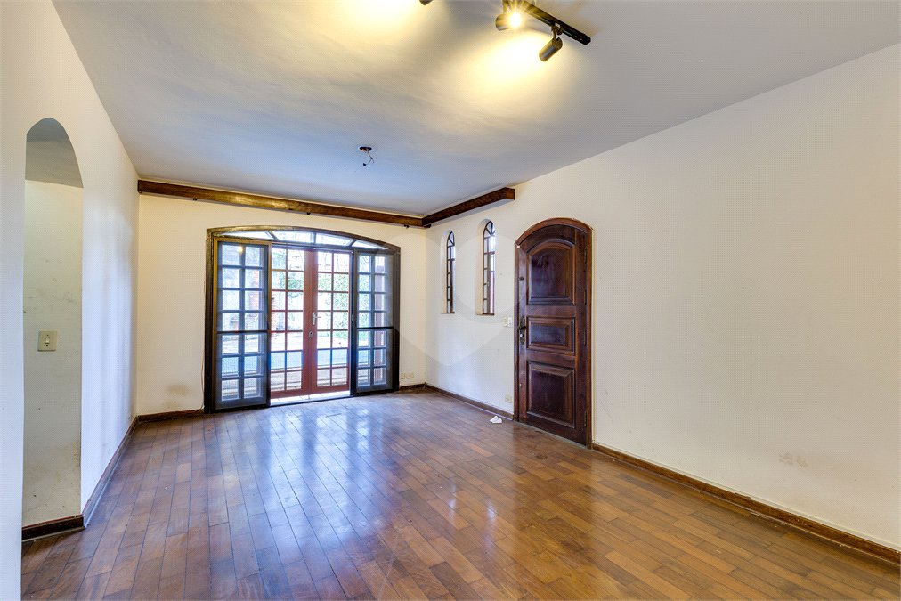 Sobrado à venda com 3 quartos, sendo 1 suíte, em Alto da Boa Vista, São Paulo, SP