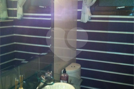 Casa à venda com 3 quartos, sendo 1 suíte, no condomínio Greenland, São Paulo - SP
