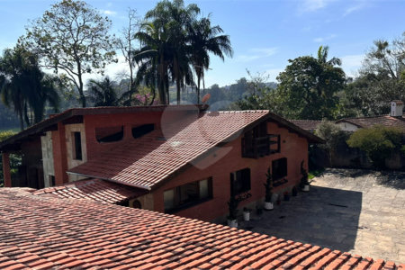 Casa à venda com 8 quartos, sendo 4 suítes, em Eldorado, Diadema, SP