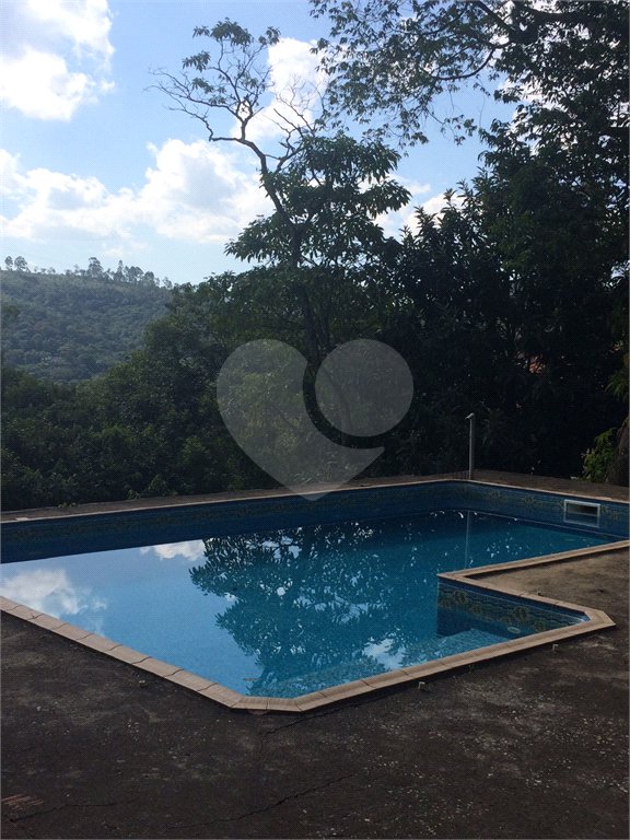 Casa à venda com 4 quartos, sendo 2 suítes, no condomínio Cinco Lagos, Mairiporã - SP