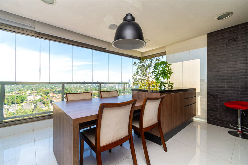 Apartamento à venda com 4 quartos, sendo 3 suítes,  em Campo Belo, São Paulo, SP