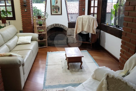 Casa à venda ou para alugar com 5 quartos, sendo 1 suíte, em Cumbari, Mairiporã, SP