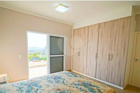 Casa à venda com 4 quartos, sendo 2 suítes, no condomínio Residencial Jardim Primavera, Louveira - SP
